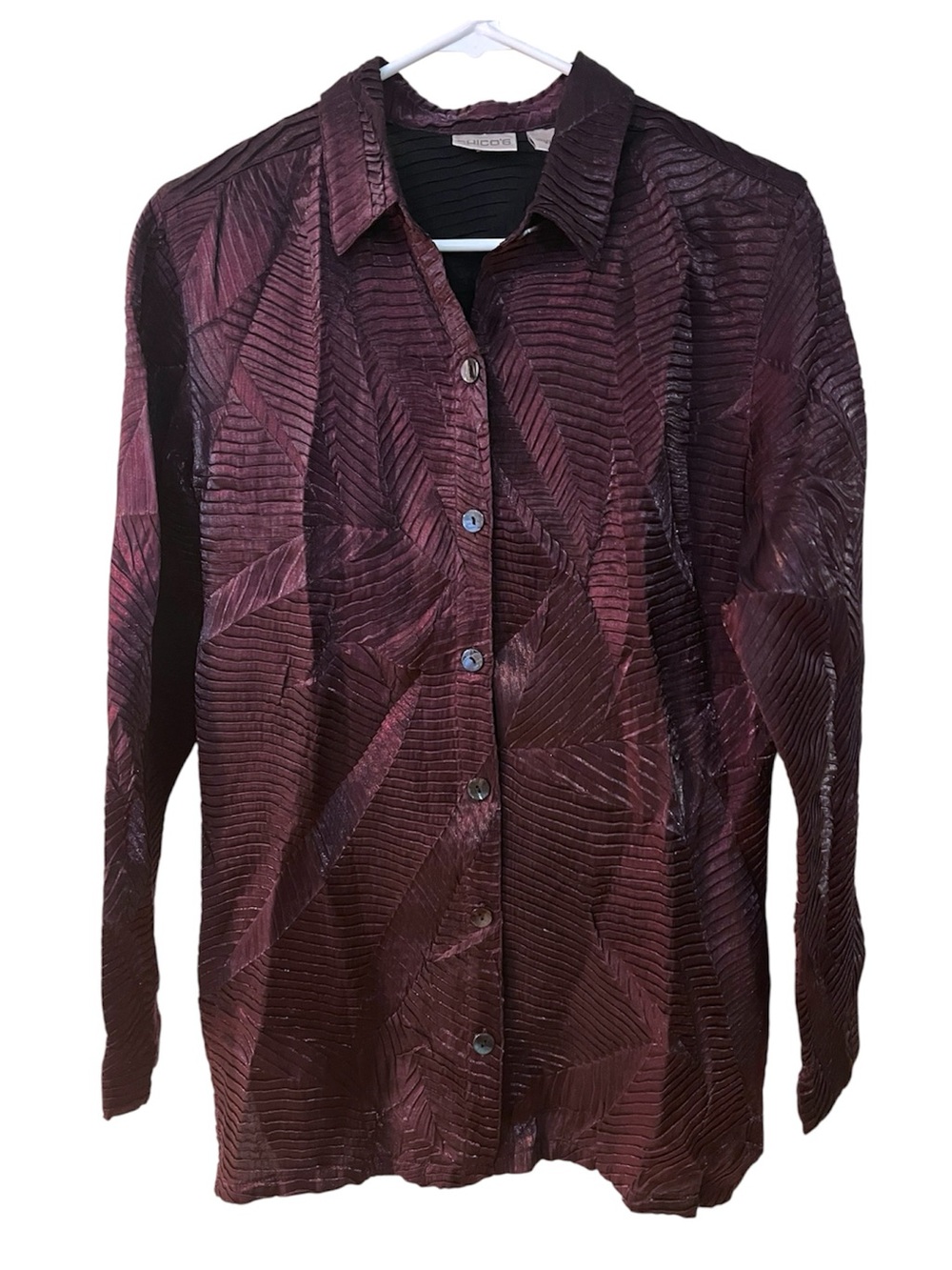 Chico’s Burgundy Blouse 0 Small 4 Geometric Crinkle Look Button Up Tunic Style